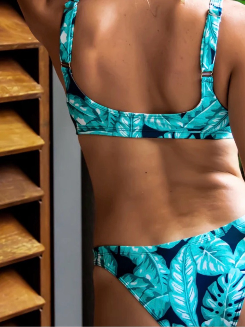NWT Kenny Flowers The Wailea - Sporty Bikini Bottom
Navy / S